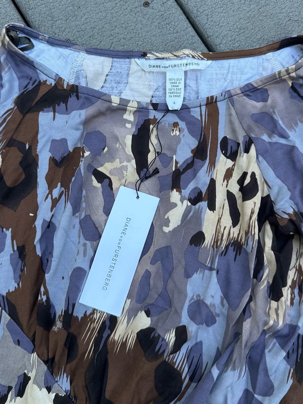 NWT: Diane Von Furstenberg Animal Print 100% Silk Long Sleeve Mini Dress Size 4 - Picture 4 of 5